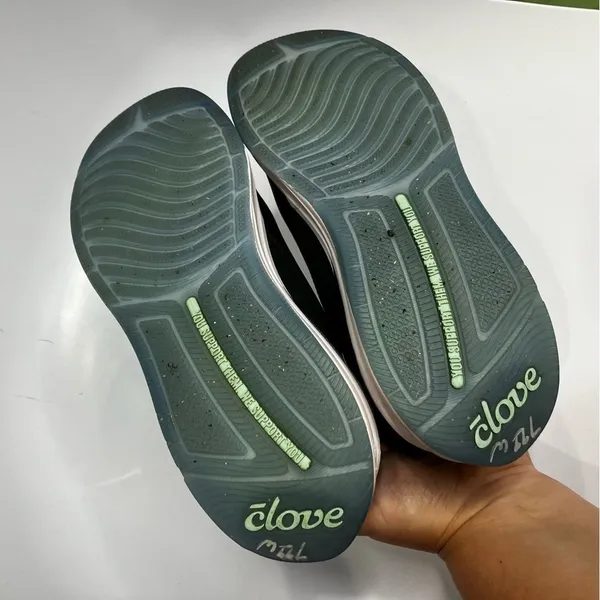 Clove‎ nursing shoes black size 8 - Image 7