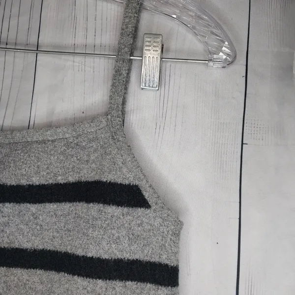 Abercrombie & Fitch Gray and Black Striped Cropped Casual 90’s Women's Top - Image 3