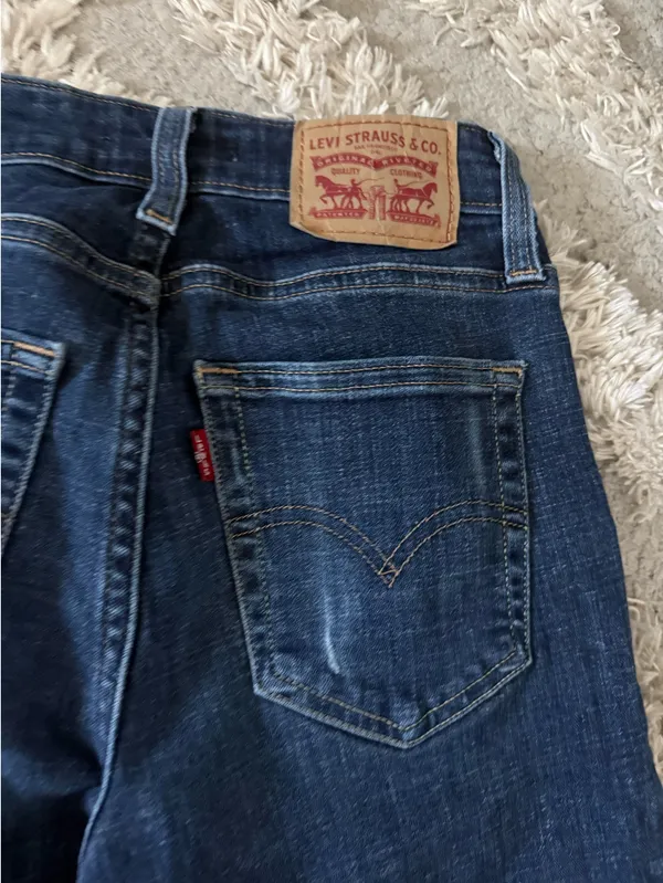 Levi’s Bootcut Jeans Women’s Dark Wash Classic - Image 2