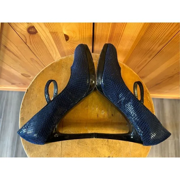 White House Black Market Bailey Blue Heels Size 6M - Image 5