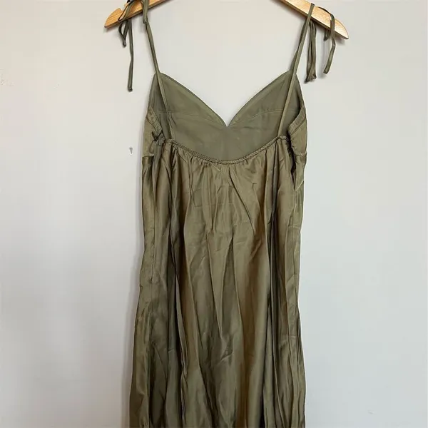 NWOT ASTR The Label Women's Mona Satin Mini Dress Tie Straps Size L Olive Green - Image 4