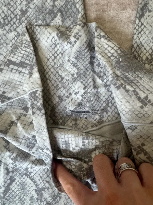 Aerie crossover leggings size large - Image 3