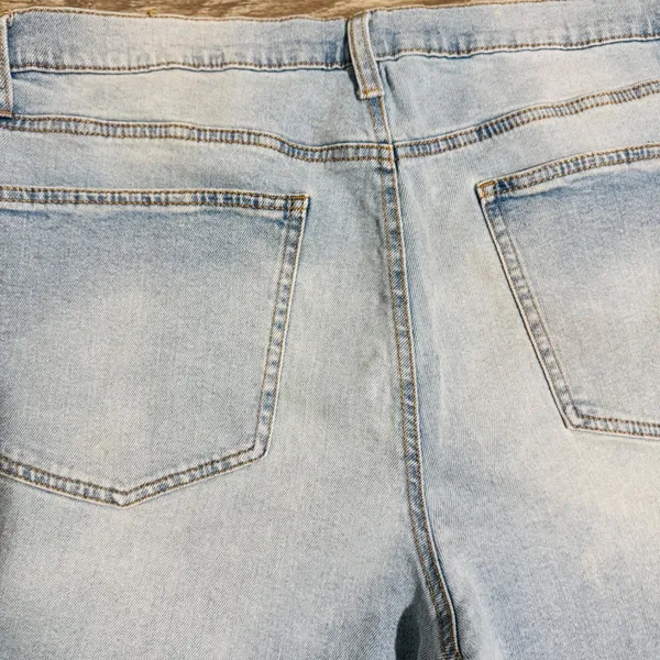 Celebrity Pink Women Light Wash Distressed Denim Shorts Cutoff Frayed Hem‎ 17/33 - Image 8