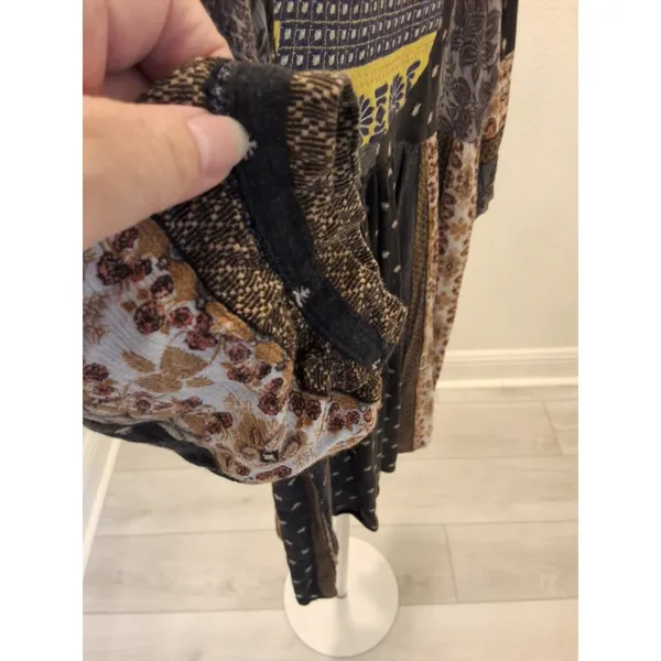 Umgee USA Women’s Boho V-neck size M Blue and Yellow Multicolor Blouse - Image 2