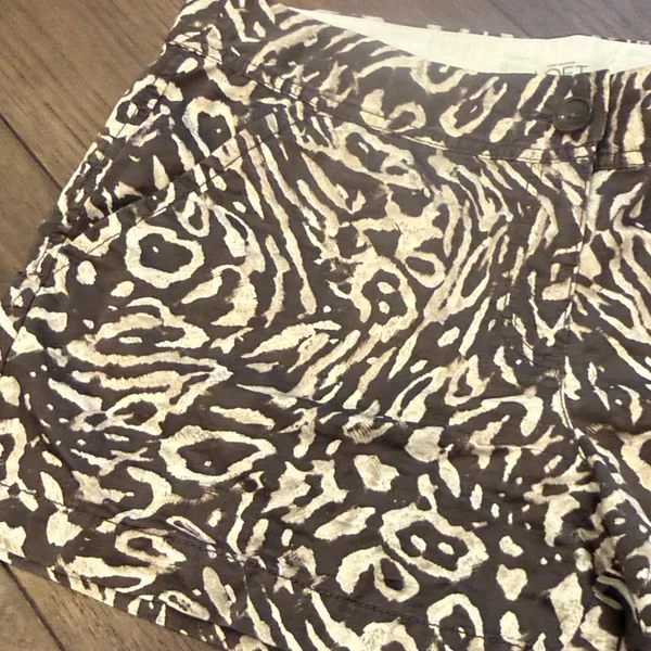 LOFT Animal Print Shorts Size 8 C9-009 - Image 4