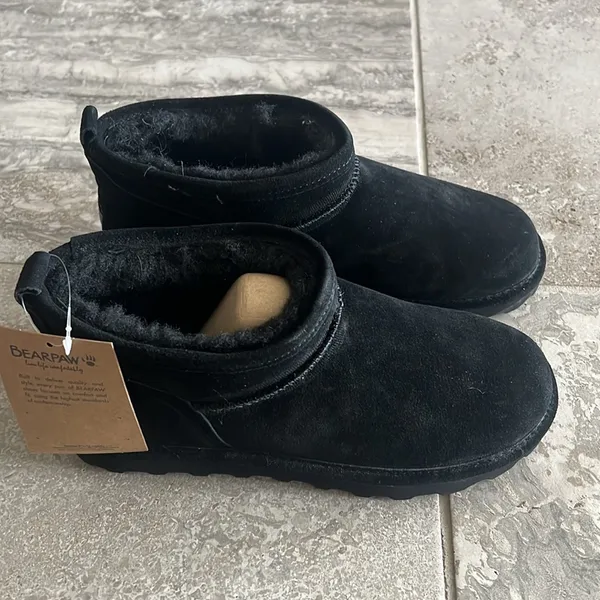 BearPaw Super Shorty Booties in Black, NWT, Size 7 - Image 9
