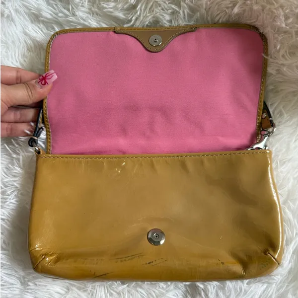 y2k COACH Patent Leather Wristlet Mini Purse - Image 6