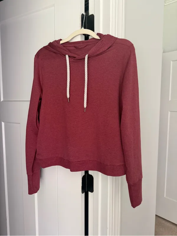Vuori Women's Halo Essential Hoodie burgundy red long sleeve stretch - Image 2