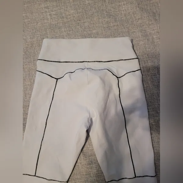 Alo Yoga leggings - Image 8