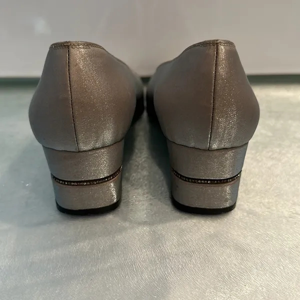 Salvatore Ferragamo VTG Shoes Vintage Shiny Nude Granny Slip On Heels Size Women's 7 - Image 3