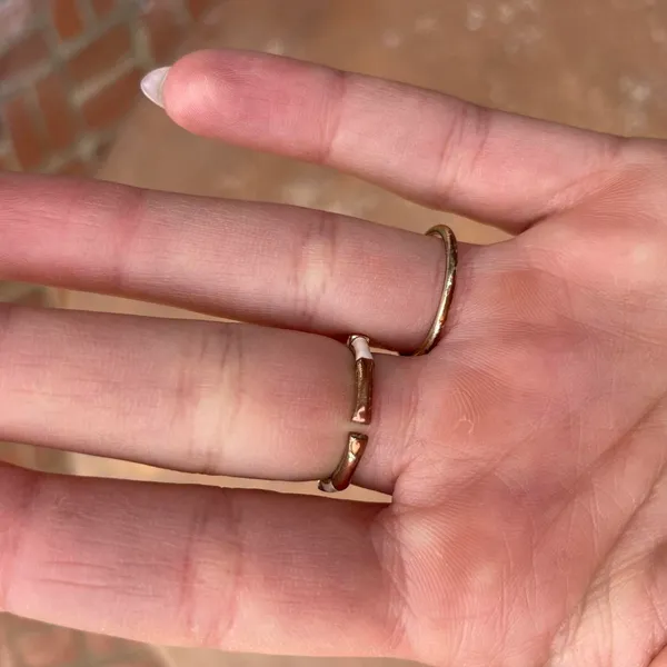 Pura vida Gold and white ring set sz 6 & adjustable / slight tarnishing - Image 4