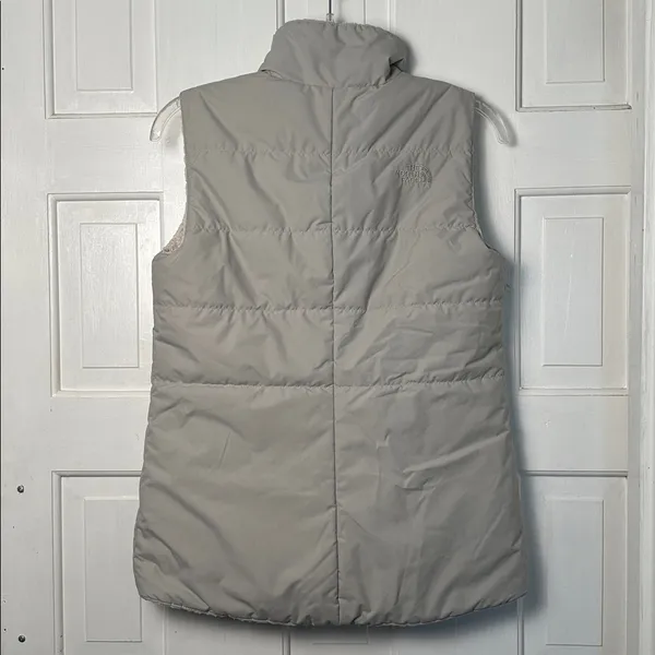 The North Face reversible women’s sherpa vest cream - Image 5