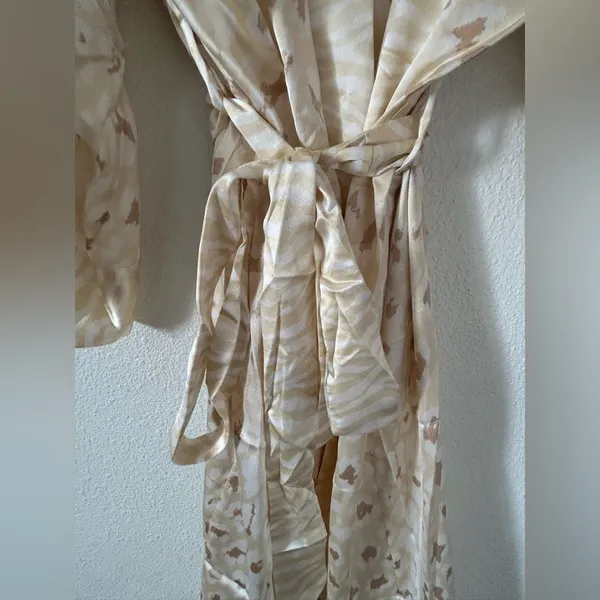 Show me your Mumu x Curateur The Harlow Robe O/S NWT - Image 6