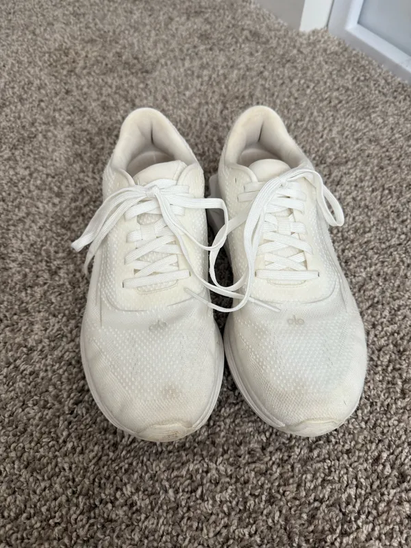 Alo Yoga Runner Sneakers White - Image 2