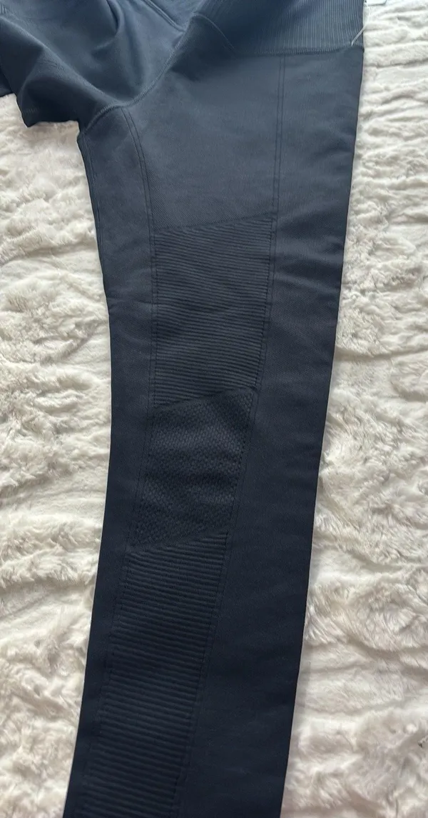 CRZ Yoga NWT Seamless Capris Size M( 8/10). - Image 6