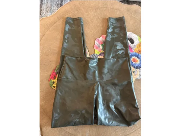 Women's Large Green Camouflage Leggings - Image 4