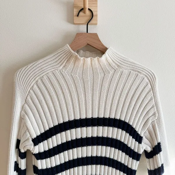 Abercrombie & Fitch Navy & White Stripe Sweater Size XXS - Image 5