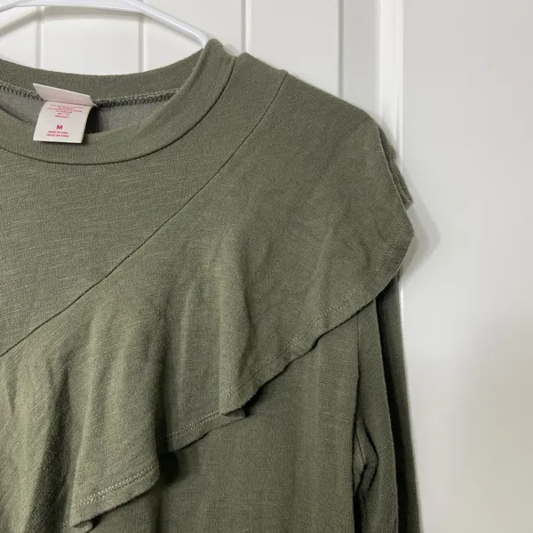 NWOT Mossimo Supply Co women’s‎ olive green ruffle long sleeve soft knit top M - Image 5