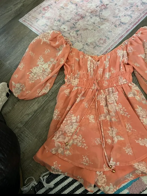 Selfie Leslie floral romper‎ size M - Image 2