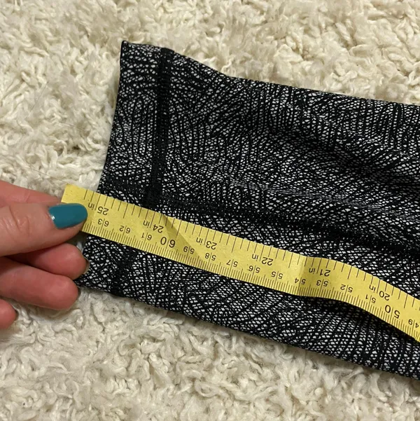 Lululemon wunder under Leggings 25 inch size 8 - Image 5