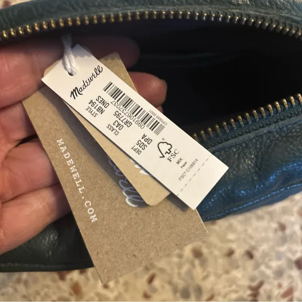 NWT Madewell The Transport Camera Bag: Puff Edition in the color Dark Palm - Image 3