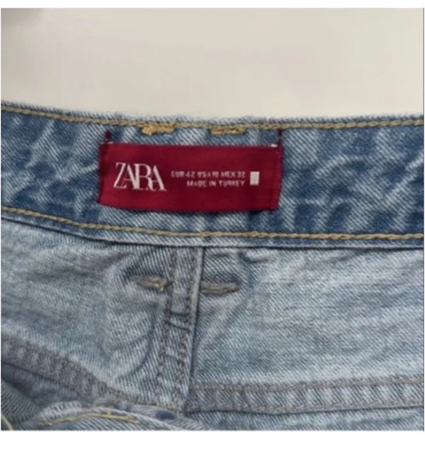 Zara Women Relaxed Light Blue Washed Jeans - Image 4