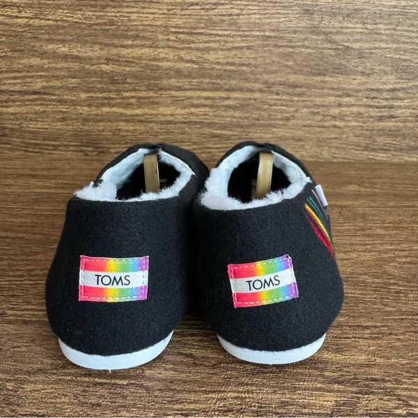 TOMS Alpargata Women’s Pride Rainbow Slip‎ On Loafers Black Size 9 Faux Sherpa - Image 4