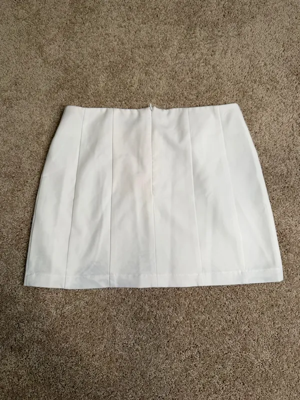 White‎ Fox White Mini Skirt Hook & Eye Front Skirt Size Medium - Image 4