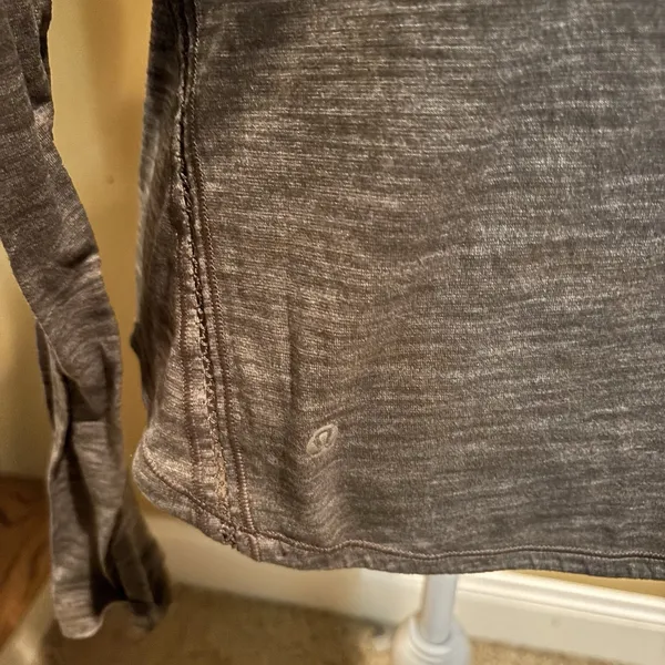 Lululemon On the Run Long Sleeve Top Heathered Grey/Black Women's‎ Size 6 - Image 5