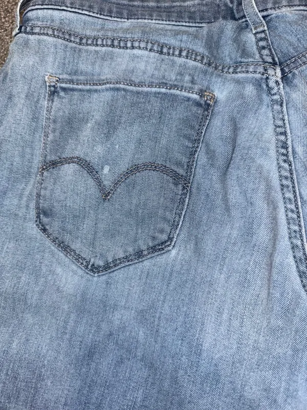 Lightwash Blue Levi’s Shorts - Image 3
