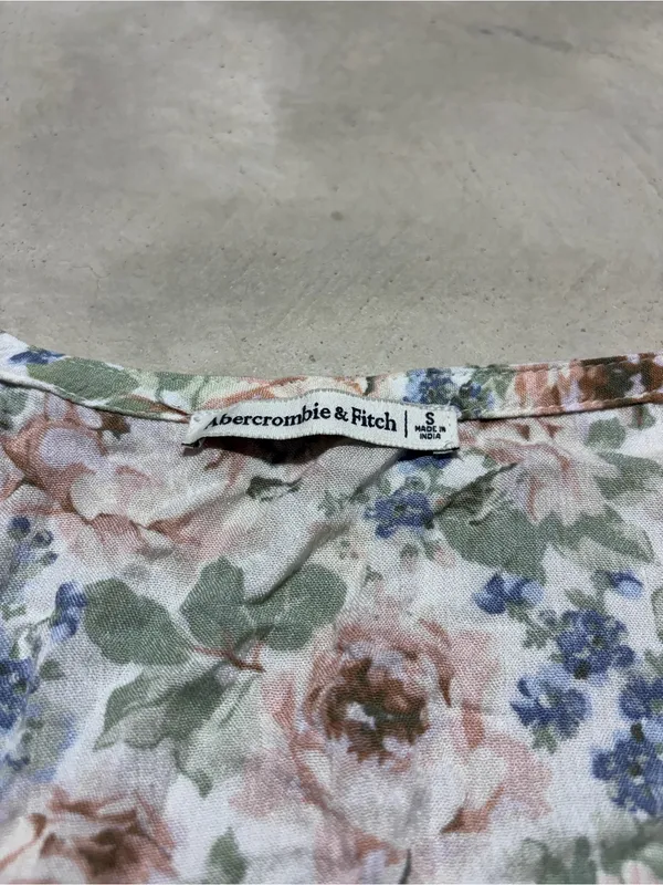 Abercrombie & fitch Floral Smocked Waist V-Neck Top small - Image 2