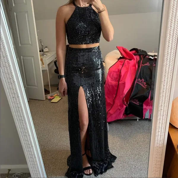 Sherri Hill Style 51662 High Slit Two Piece Sequin Dress Size 6 - Image 4