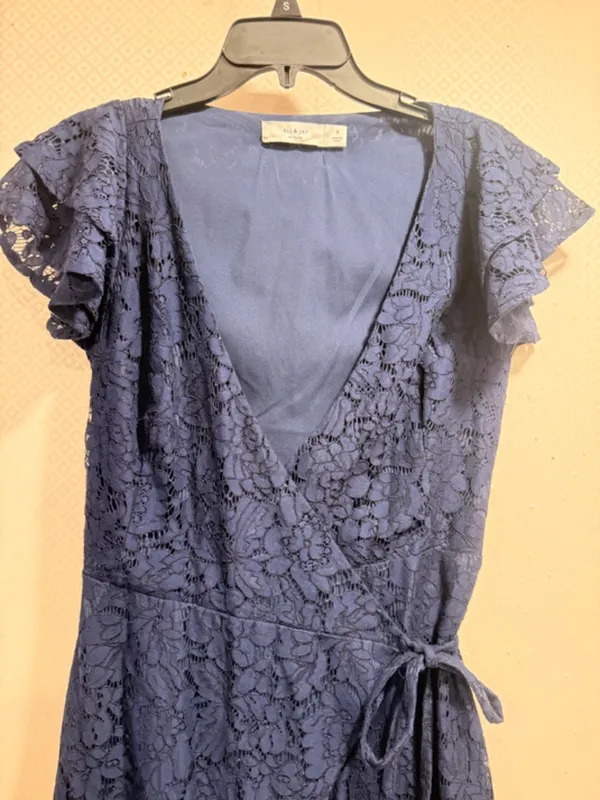Ali & Jay Navy Blue Lace Flutter Sleeve Wrap Embroidered Midi Dress Size s - Image 5
