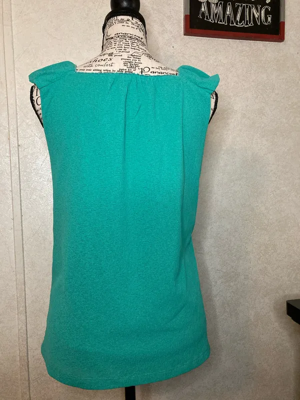 R.Q.T Petite blouse size: PS Green - Image 3