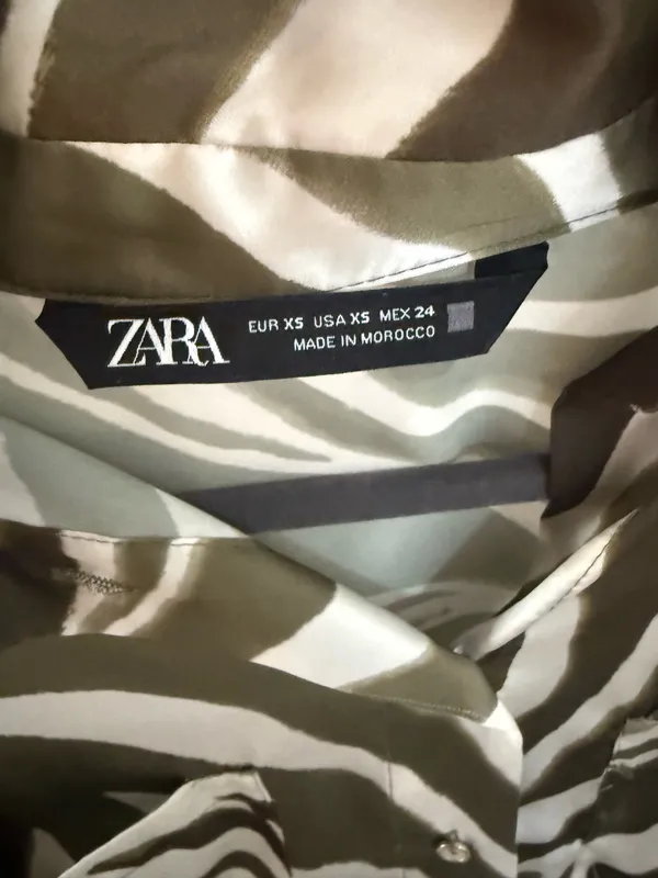 ZARA Zebra Button Down - Image 3