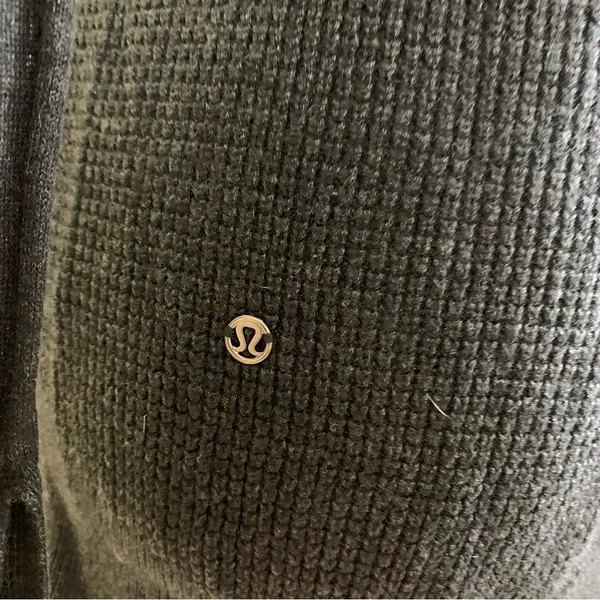 Lululemon Black Waffle Knit V Neck Long Sleeve Sweater 4 Women's - Image 4