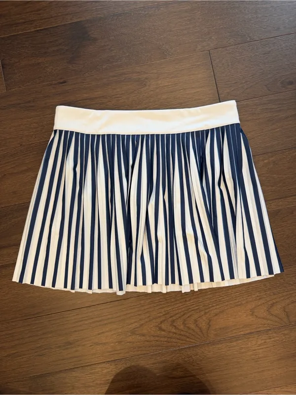 VINEYARD VINES Performance Accordian Pleat Tennis Skirt Size Medium - C52-001 - Image 2