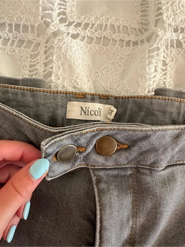 Nicoli Wide Leg Low-Rise Women's Jeans in Light Gray wash double button - Image 4