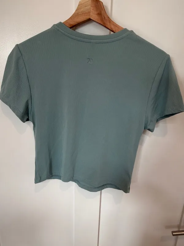 7 Diamonds Ribbed Crop Tee in Sage Blue Size M - Image 3