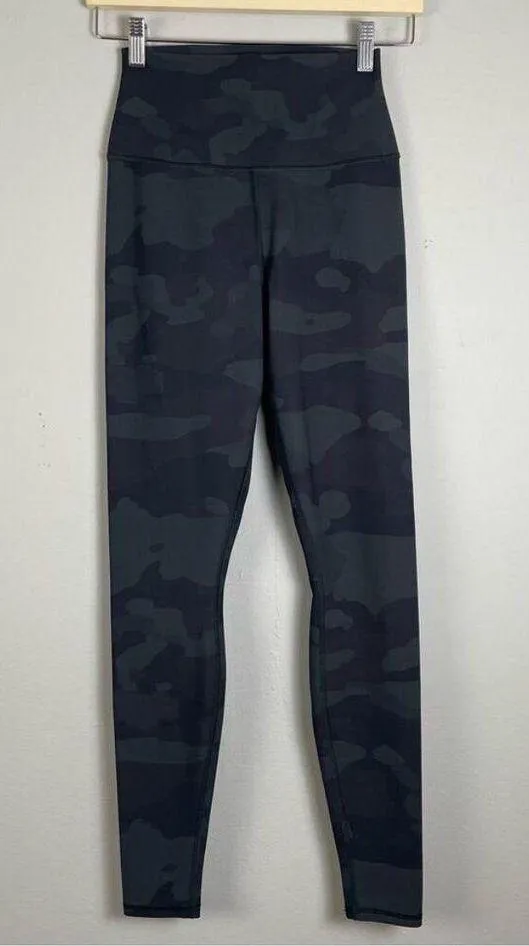 ALO‎ YOGA High Waisted Vapor Black And Gray Camo Leggings Size M Athleasure Gym - Image 2