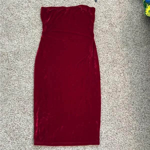 Red velvet tube top dress - Image 2