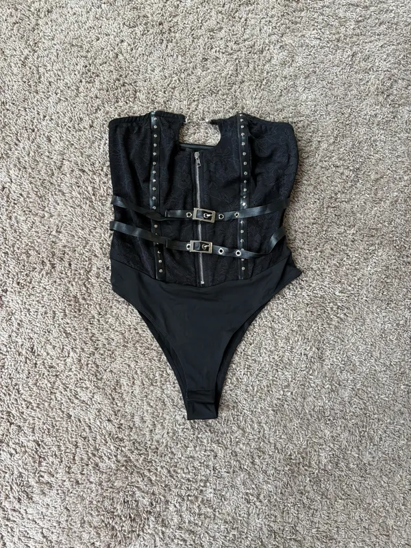 FashioNova Black bodysuit - Image 3