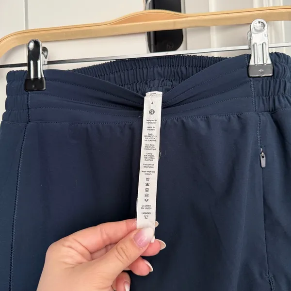 Lululemon Navy Blue Hotty Hot‎ High-Rise Skirt - Image 4