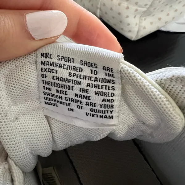 Nike womens Sneakers - Image 5