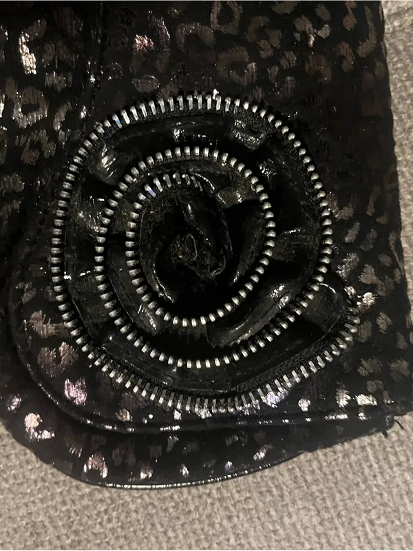 Black Metallic Leopard Print Wristlet Clutch - Image 7