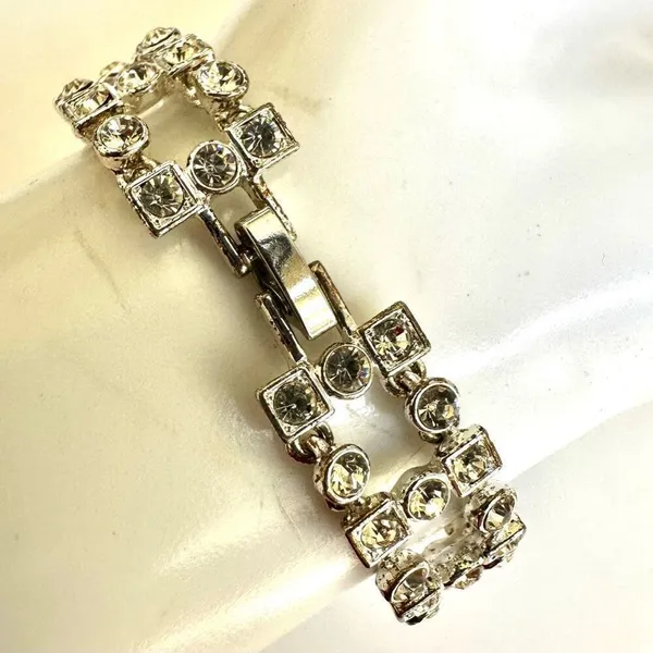 Silver tone rhinestone bracelet - Image 5