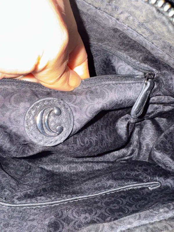 Women’s black handle bag with metal design in the front - Image 6