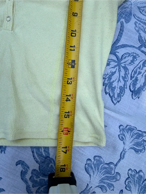 Me to We Pale Yellow Ribbed Henley Crop Top size S Small - Image 7