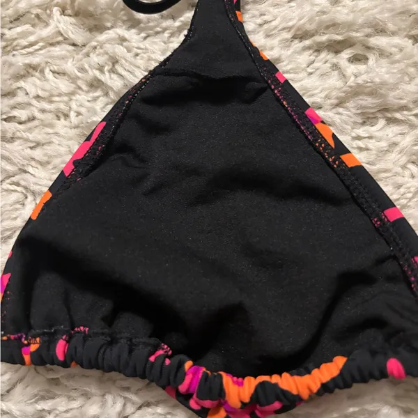 Rip-Curl Black Red and Pink Floral Beaded Bikini Set Size M - Image 8