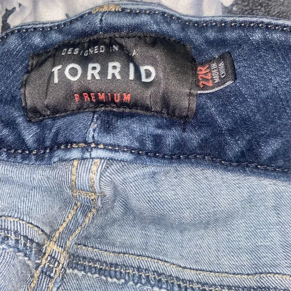 Torrid Medium Wash Blue Distressed Denim Stretch Jegging Jeans Women's Size 22 - Image 5